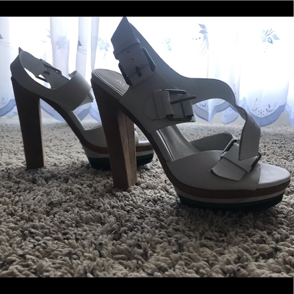 High heels - Picture 3 of 3